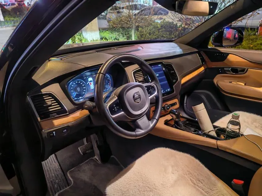 2019 Volvo XC90 2.0T 320HP L4 8AT,autocango,china used car exporter,china ev exporter,chinese used car exporter,chinese used ev exporter