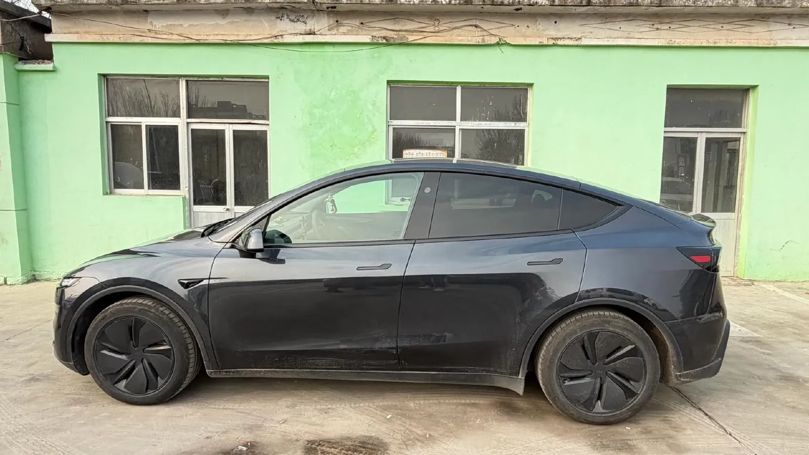 2025 Tesla Model Y BEV 78.4KWH,autocango,china used car exporter,china ev exporter,chinese used car exporter,chinese used ev exporter