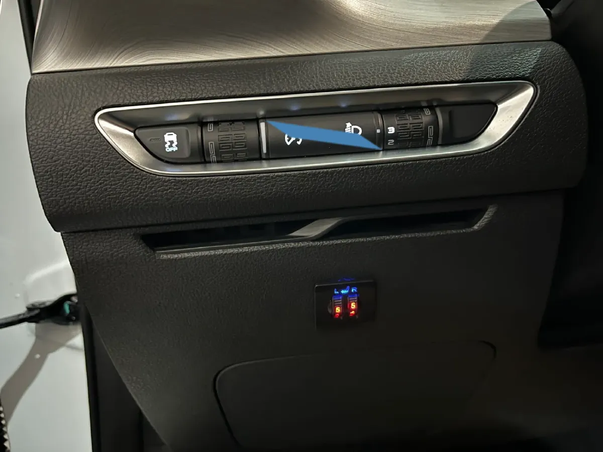 2021 Geely Coolray 1.4T 141HP L4 6DCT,autocango,china used car exporter,china ev exporter,chinese used car exporter,chinese used ev exporter