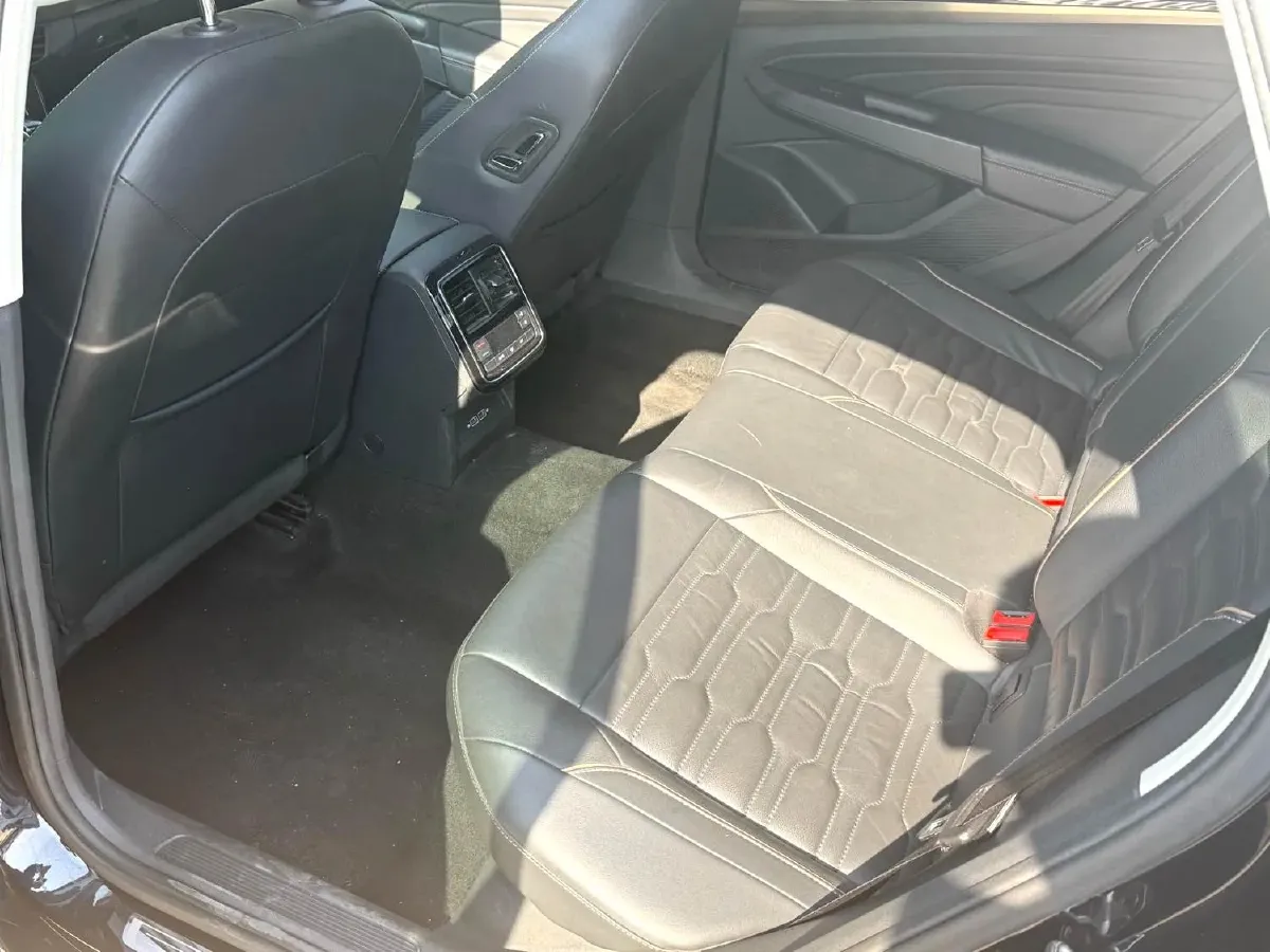 2020 Volkswagen Passat 2.0T 186HP L4 7DCT,autocango,china used car exporter,china ev exporter,chinese used car exporter,chinese used ev exporter