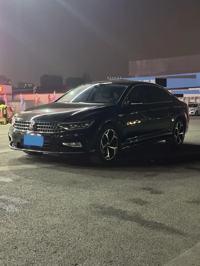 2024 Volkswagen Magotan 2.0T 186HP L4 7DCT,autocango,china used car exporter,china ev exporter,chinese used car exporter,chinese used ev exporter