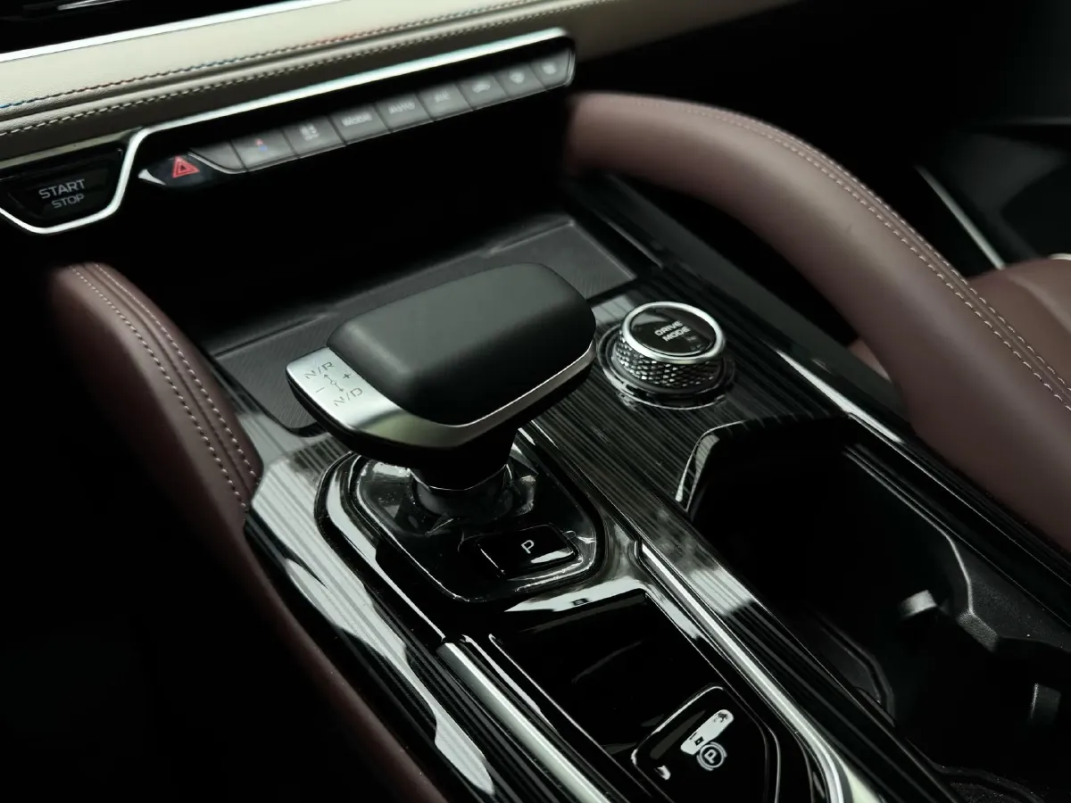 2024 Geely Monjaro 2.0T 238HP L4 8AT,autocango,china used car exporter,china ev exporter,chinese used car exporter,chinese used ev exporter