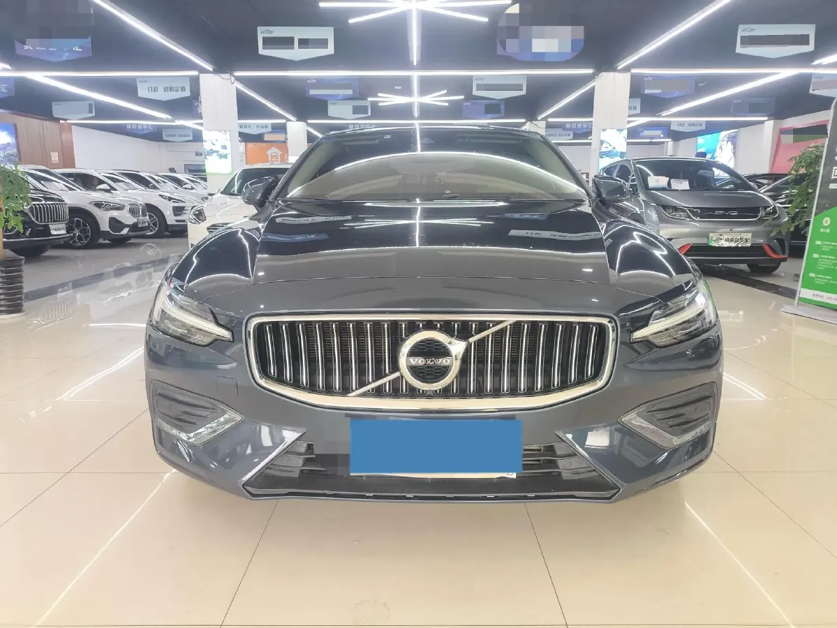 2020 Volvo S60 2.0T 190HP L4 8AT,autocango,china used car exporter,china ev exporter,chinese used car exporter,chinese used ev exporter