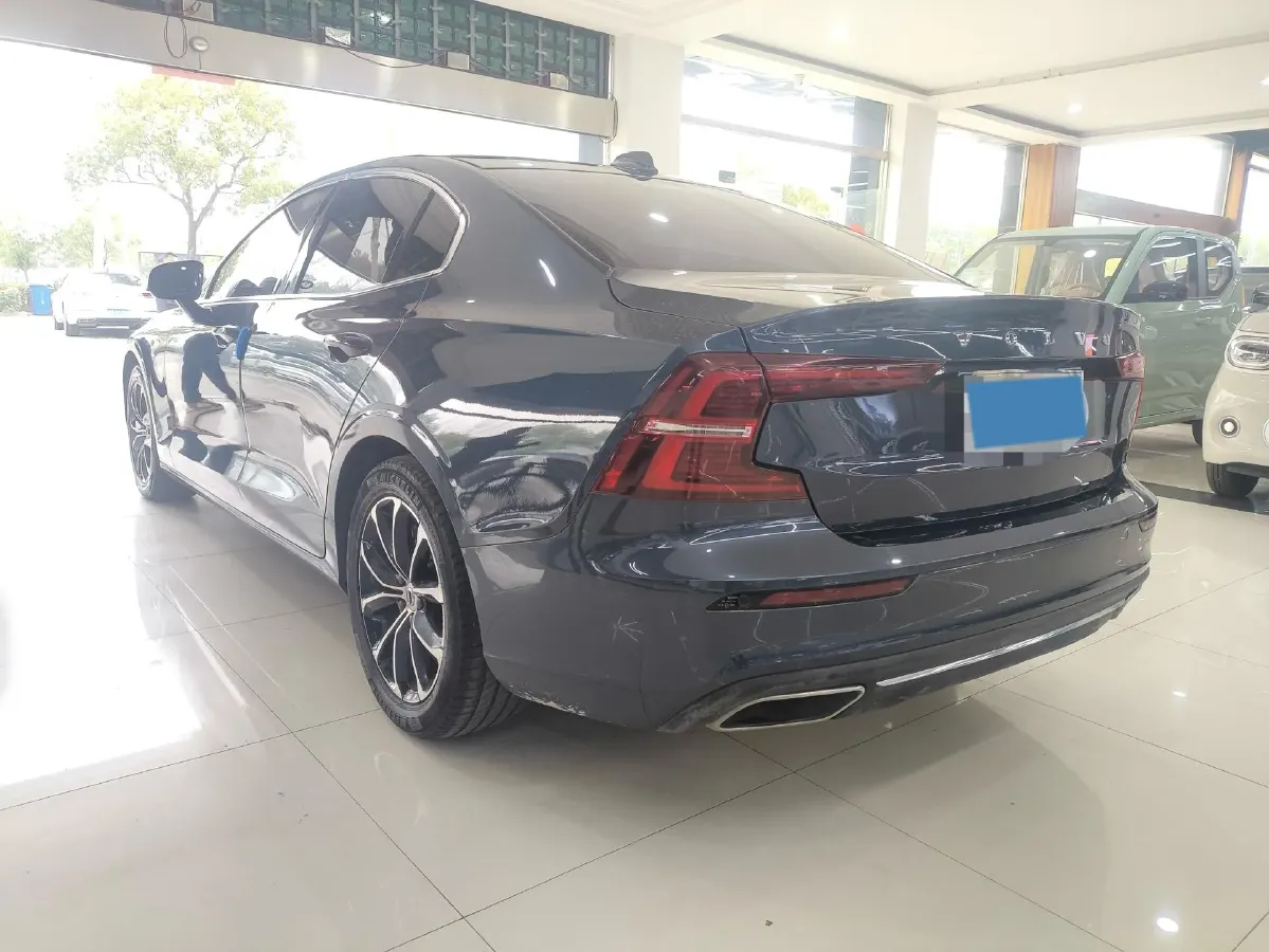 2020 Volvo S60 2.0T 190HP L4 8AT,autocango,china used car exporter,china ev exporter,chinese used car exporter,chinese used ev exporter