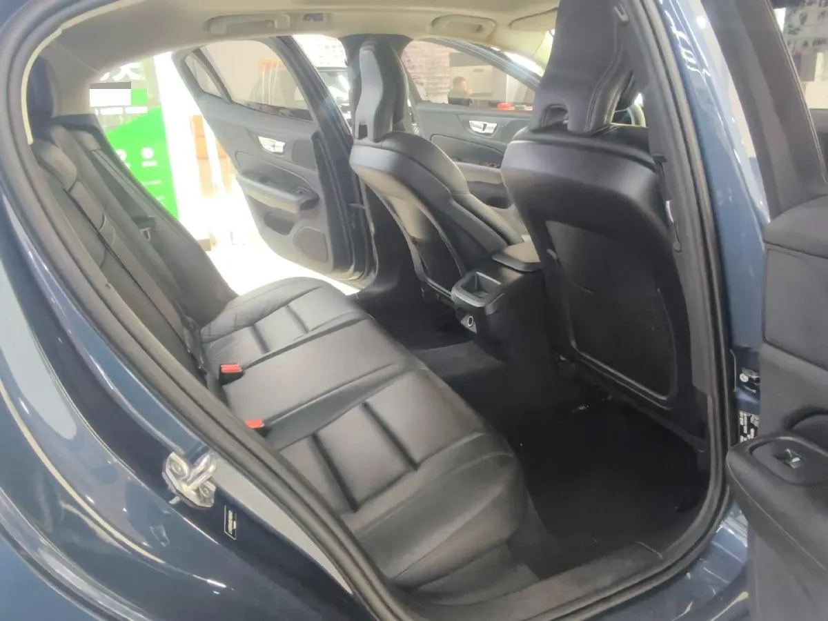 2020 Volvo S60 2.0T 190HP L4 8AT,autocango,china used car exporter,china ev exporter,chinese used car exporter,chinese used ev exporter