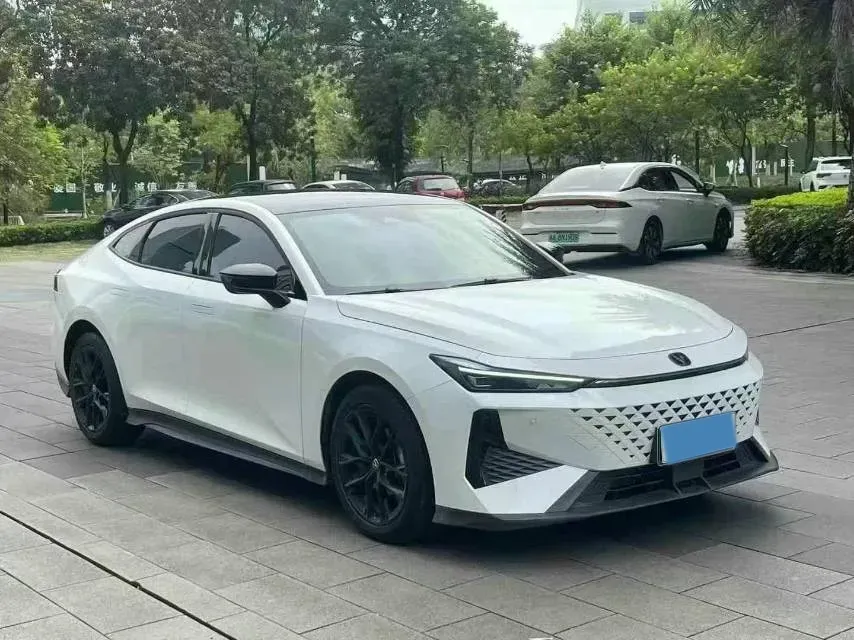 2022 ChangAn UNI-V 1.5T 188HP L4 7DCT,autocango,china used car exporter,china ev exporter,chinese used car exporter,chinese used ev exporter