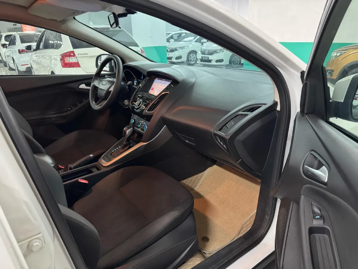 2015 Ford Focus 1.6L 125HP L4 6DCT,autocango,china used car exporter,china ev exporter,chinese used car exporter,chinese used ev exporter