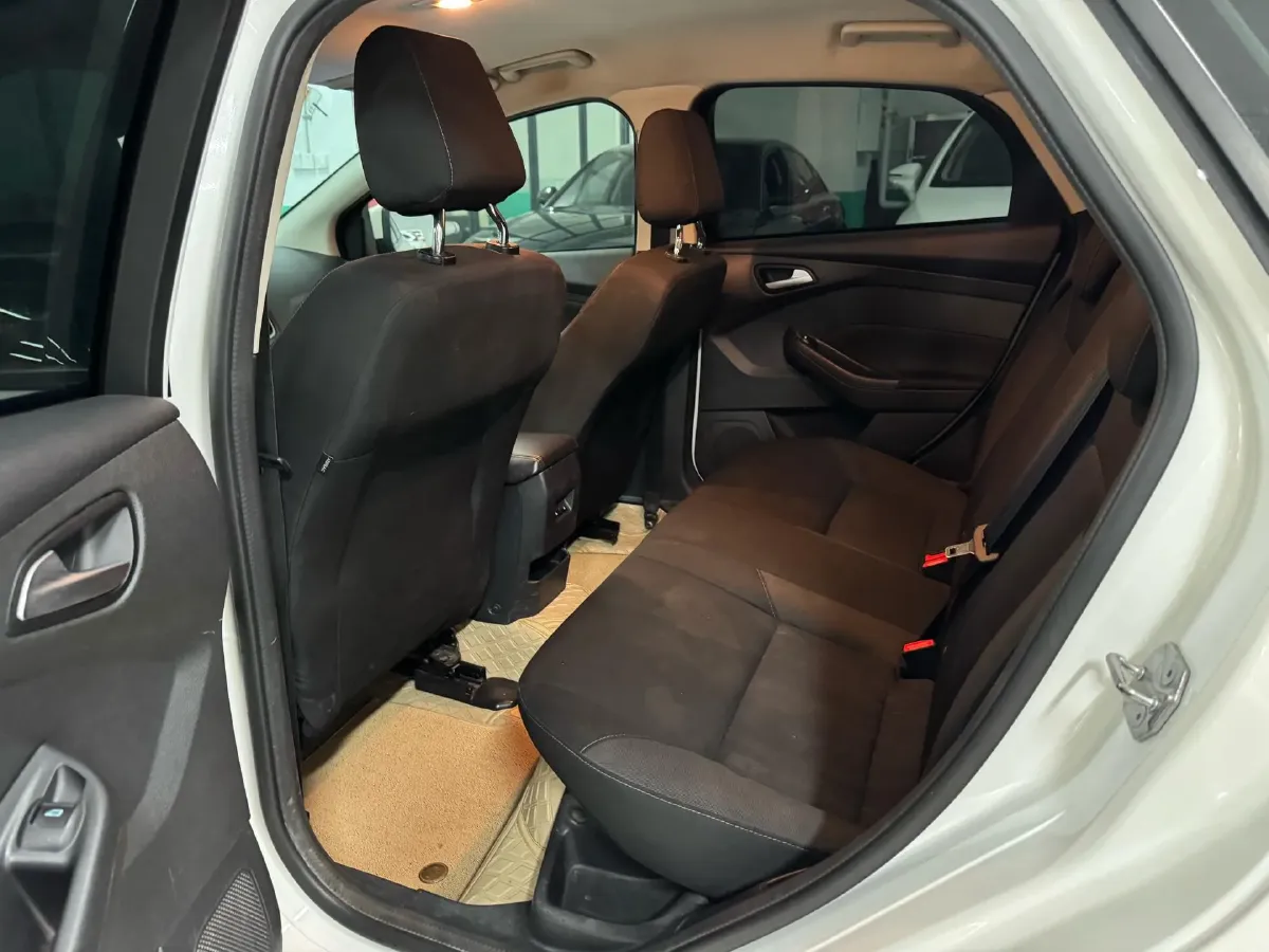 2015 Ford Focus 1.6L 125HP L4 6DCT,autocango,china used car exporter,china ev exporter,chinese used car exporter,chinese used ev exporter