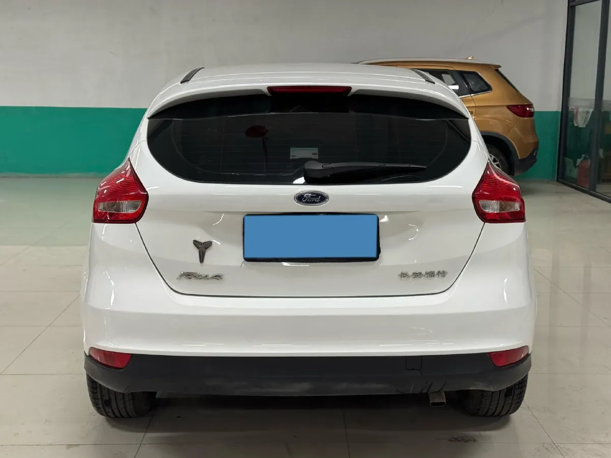 2015 Ford Focus 1.6L 125HP L4 6DCT,autocango,china used car exporter,china ev exporter,chinese used car exporter,chinese used ev exporter