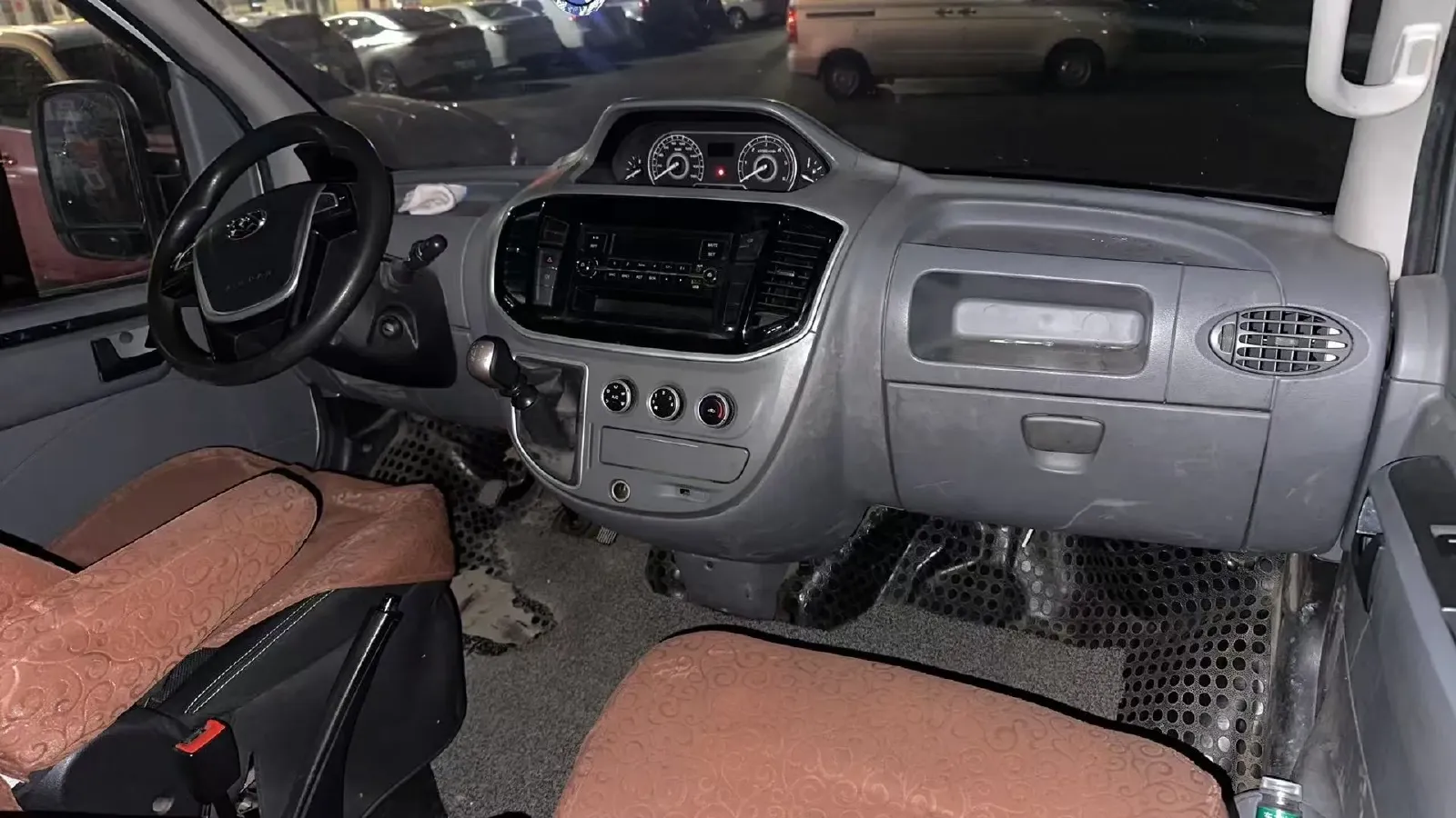 2021 MAXUS XinTu V80 2.0T 139HP L4 6MT,autocango,china used car exporter,china ev exporter,chinese used car exporter,chinese used ev exporter