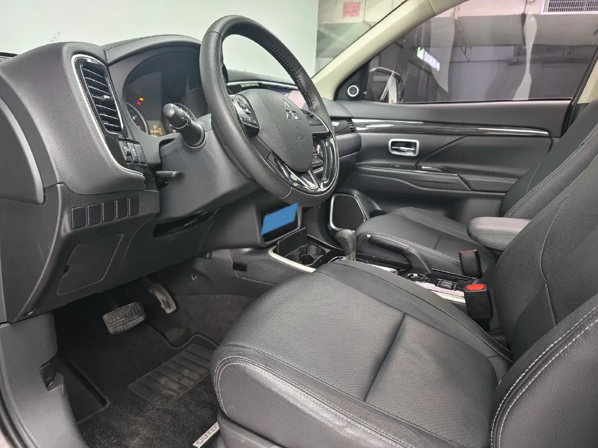 2018 Mitsubishi Outlander 2.0L 166HP L4 CVT,autocango,china used car exporter,china ev exporter,chinese used car exporter,chinese used ev exporter