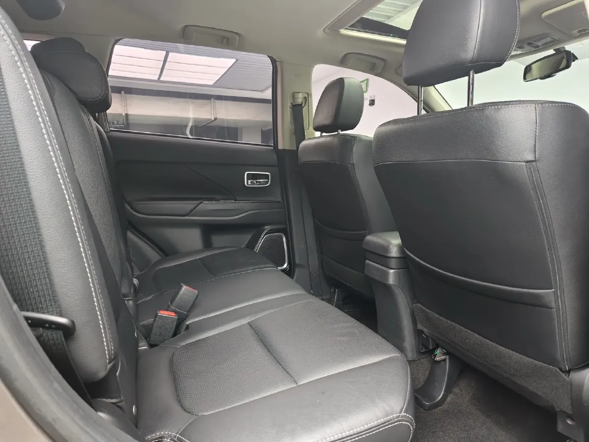 2018 Mitsubishi Outlander 2.0L 166HP L4 CVT,autocango,china used car exporter,china ev exporter,chinese used car exporter,chinese used ev exporter