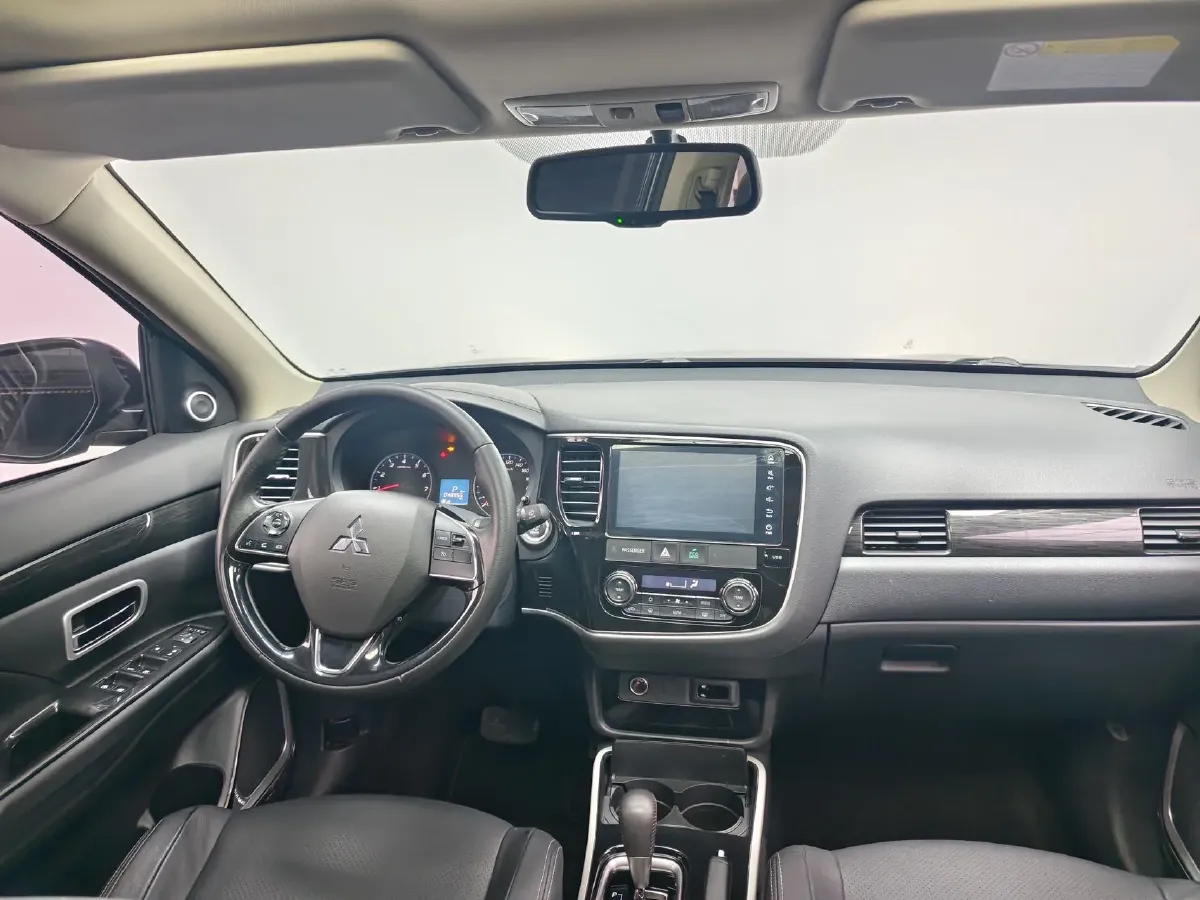 2018 Mitsubishi Outlander 2.0L 166HP L4 CVT,autocango,china used car exporter,china ev exporter,chinese used car exporter,chinese used ev exporter