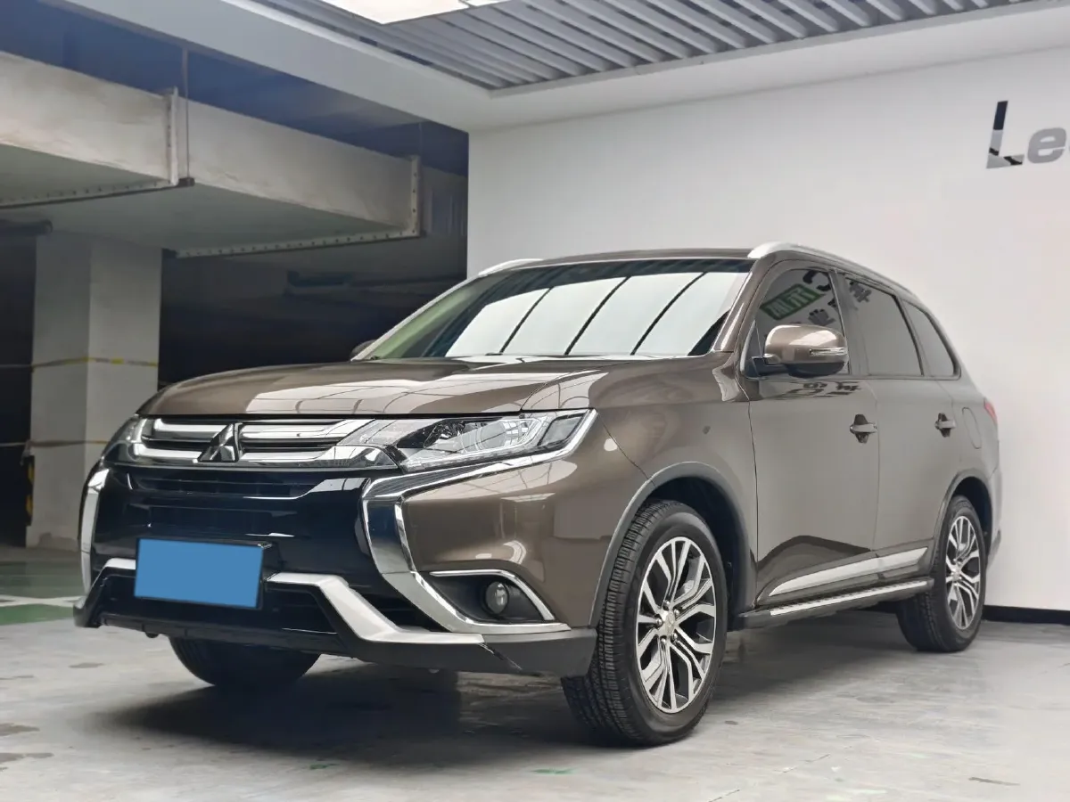 2018 Mitsubishi Outlander 2.0L 166HP L4 CVT,autocango,china used car exporter,china ev exporter,chinese used car exporter,chinese used ev exporter