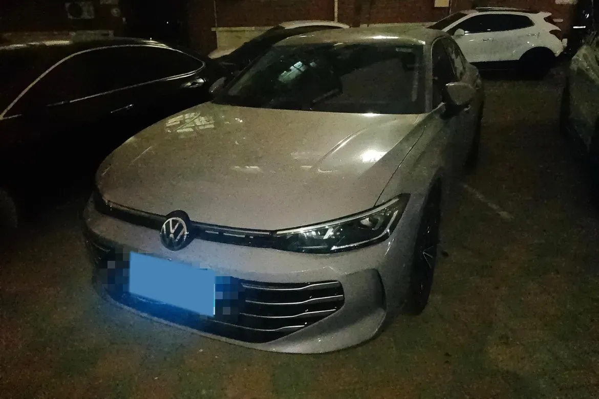 2025 Volkswagen Passat 2.0T 220HP L4 7DCT,autocango,china used car exporter,china ev exporter,chinese used car exporter,chinese used ev exporter