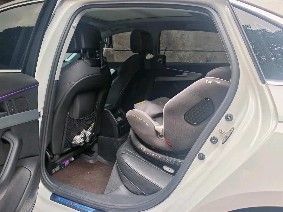 2020 Audi A4L 2.0T 190HP L4 7DCT,autocango,china used car exporter,china ev exporter,chinese used car exporter,chinese used ev exporter