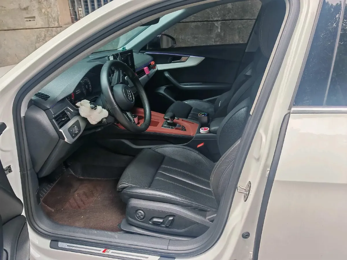 2020 Audi A4L 2.0T 190HP L4 7DCT,autocango,china used car exporter,china ev exporter,chinese used car exporter,chinese used ev exporter