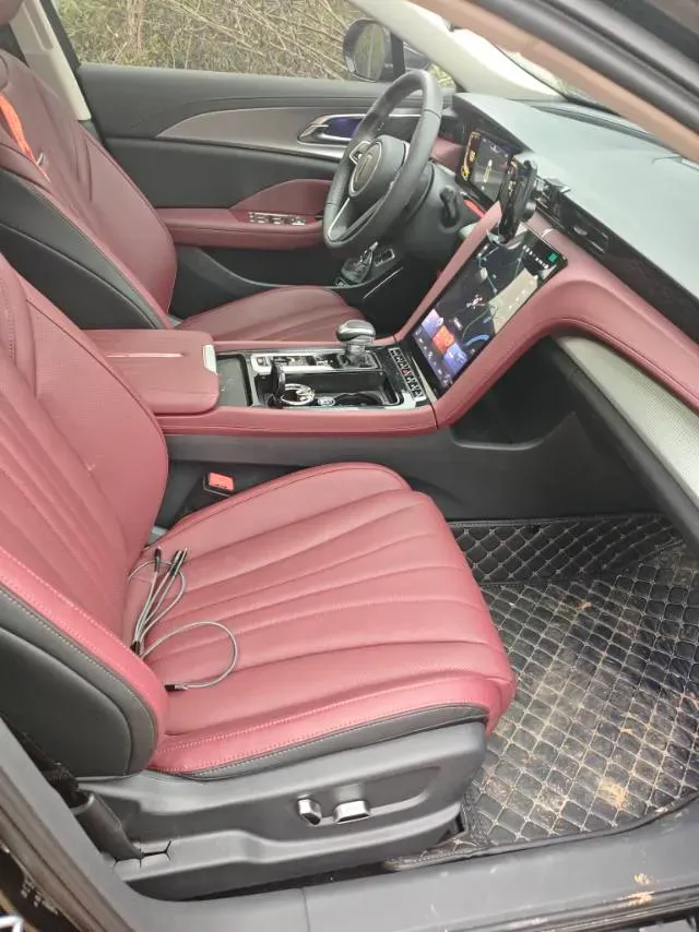 2023 HongQi H5 2.0T 224HP L4 8AT,autocango,china used car exporter,china ev exporter,chinese used car exporter,chinese used ev exporter