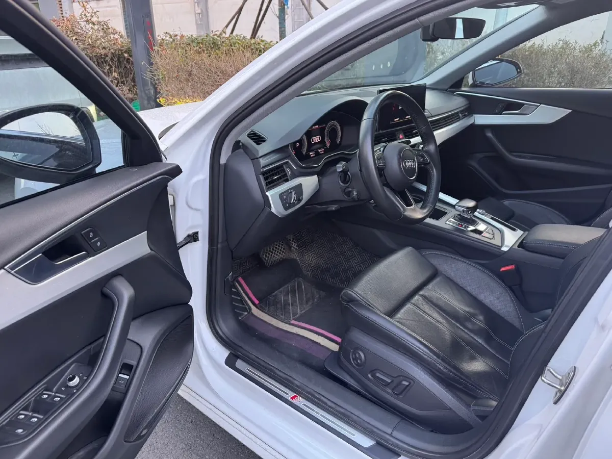 2020 Audi A4L 2.0T 190HP L4 7DCT,autocango,china used car exporter,china ev exporter,chinese used car exporter,chinese used ev exporter