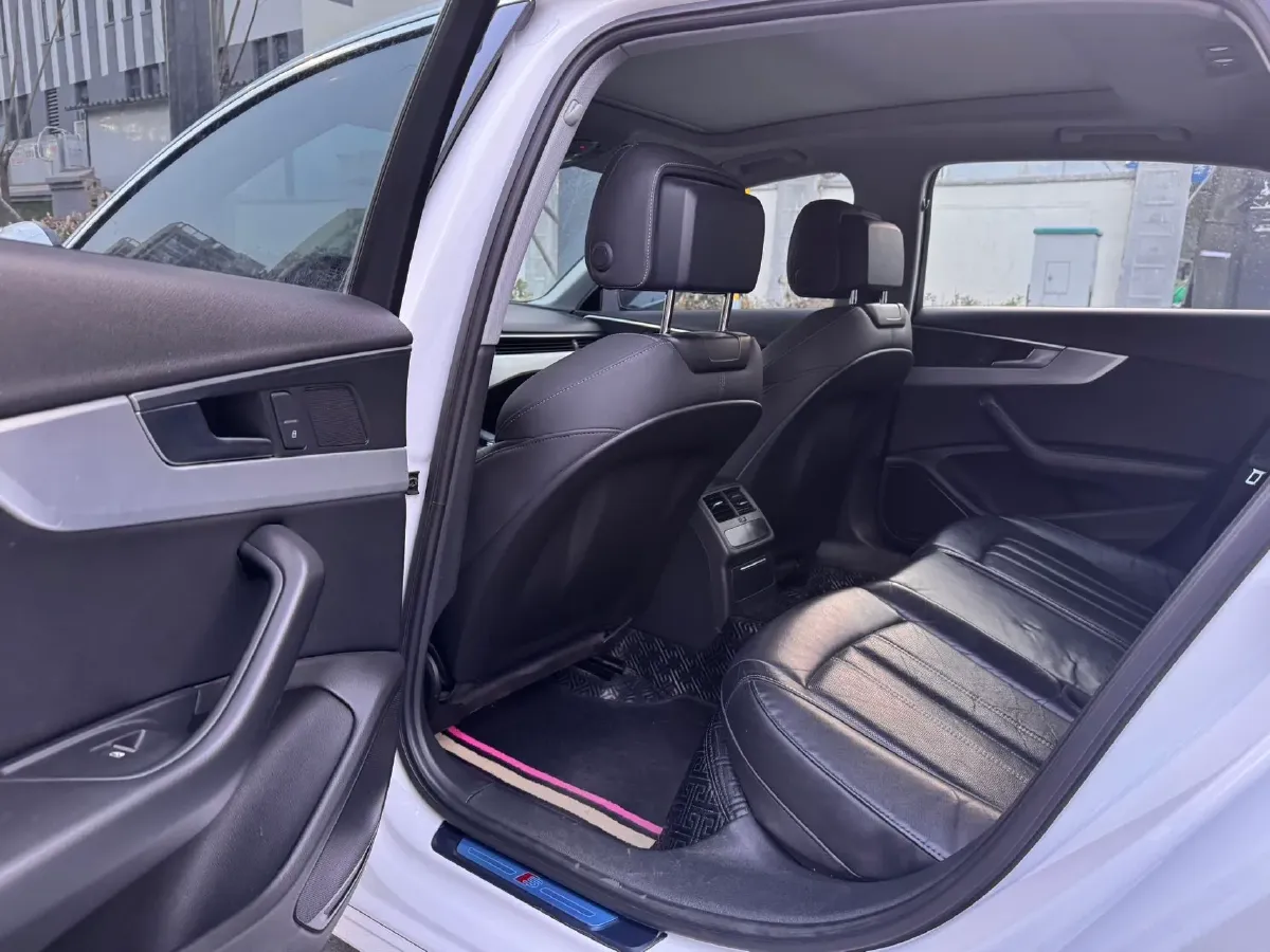 2020 Audi A4L 2.0T 190HP L4 7DCT,autocango,china used car exporter,china ev exporter,chinese used car exporter,chinese used ev exporter