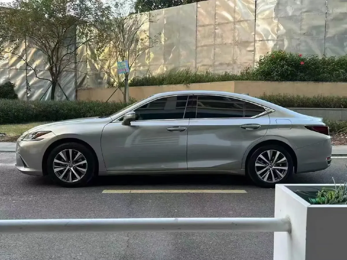 2020 Lexus ES 2.0L 173HP L4 CVT,autocango,china used car exporter,china ev exporter,chinese used car exporter,chinese used ev exporter