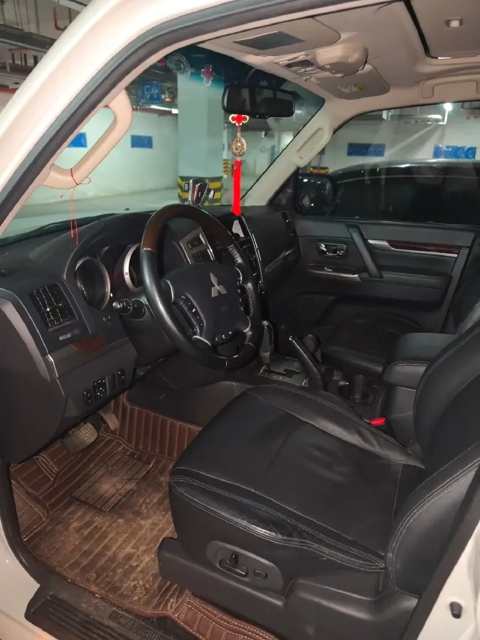 2019 Mitsubishi Pajero 3.0L 174HP V6 5AT,autocango,china used car exporter,china ev exporter,chinese used car exporter,chinese used ev exporter