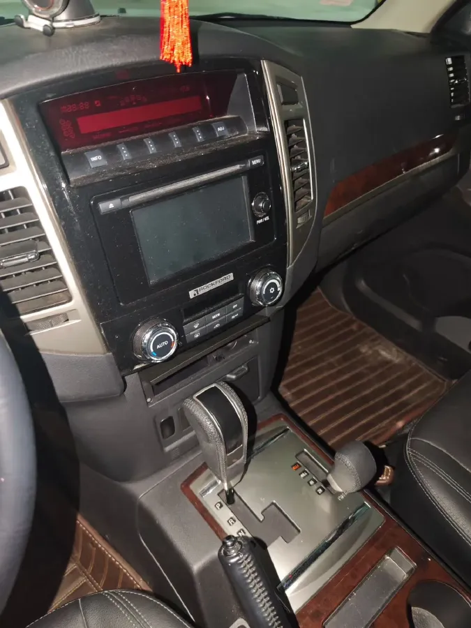 2019 Mitsubishi Pajero 3.0L 174HP V6 5AT,autocango,china used car exporter,china ev exporter,chinese used car exporter,chinese used ev exporter