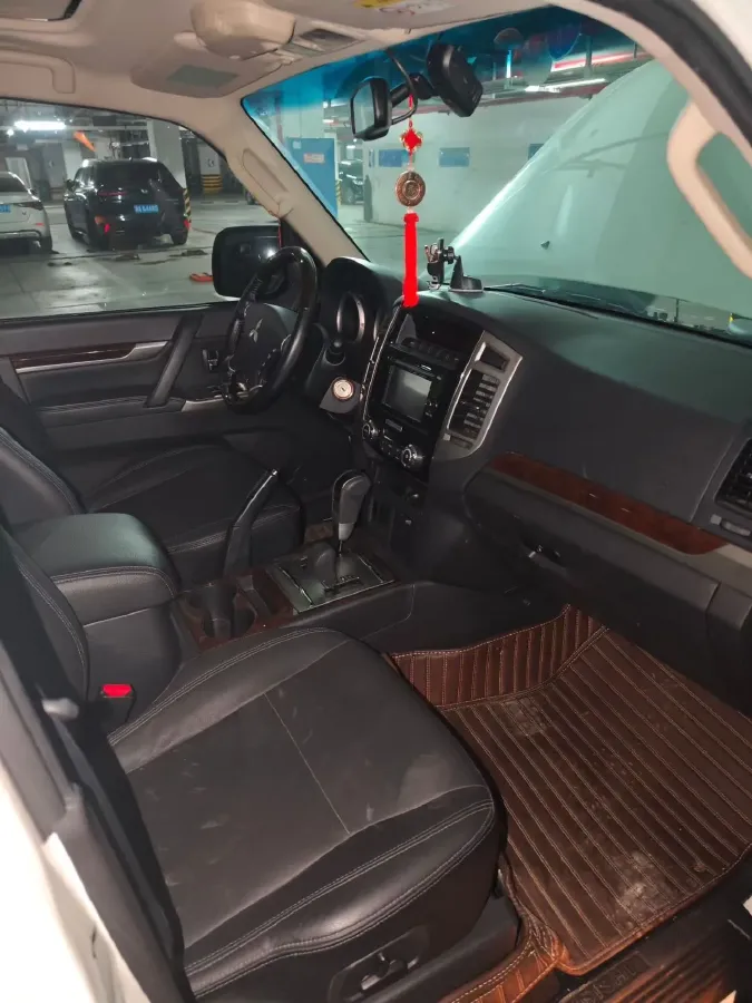 2019 Mitsubishi Pajero 3.0L 174HP V6 5AT,autocango,china used car exporter,china ev exporter,chinese used car exporter,chinese used ev exporter