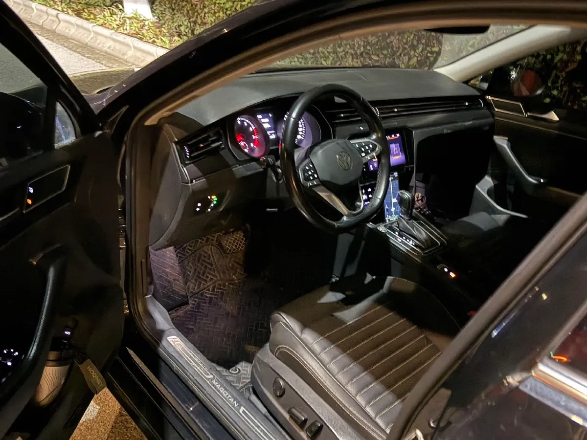 2020 Volkswagen Magotan 2.0T 186HP L4 7DCT,autocango,china used car exporter,china ev exporter,chinese used car exporter,chinese used ev exporter