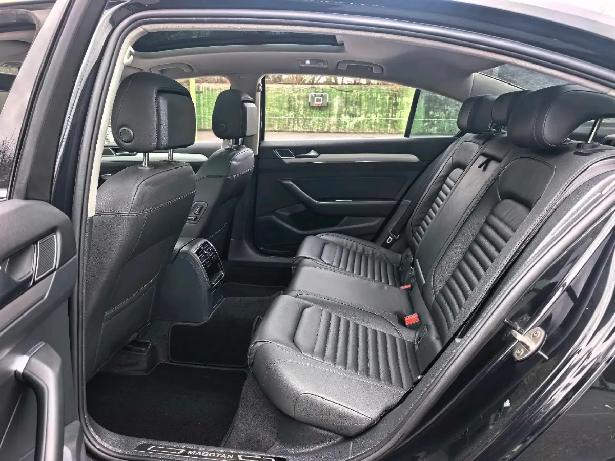 2018 Volkswagen Magotan 1.8T 180HP L4 7DCT,autocango,china used car exporter,china ev exporter,chinese used car exporter,chinese used ev exporter