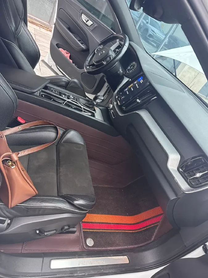 2018 Volvo XC60 2.0T 254HP L4 8AT,autocango,china used car exporter,china ev exporter,chinese used car exporter,chinese used ev exporter