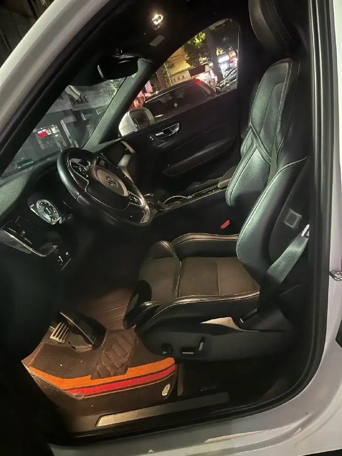 2018 Volvo XC60 2.0T 254HP L4 8AT,autocango,china used car exporter,china ev exporter,chinese used car exporter,chinese used ev exporter