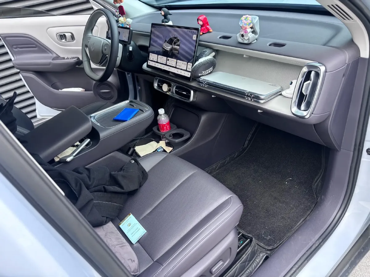 2025 Leapmotor B10 BEV 67.1KWH,autocango,china used car exporter,china ev exporter,chinese used car exporter,chinese used ev exporter