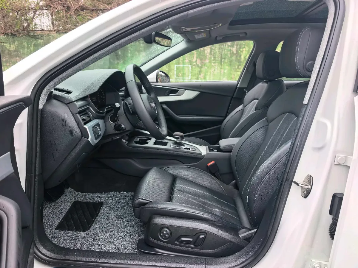 2020 Audi A4L 2.0T 190HP L4 7DCT,autocango,china used car exporter,china ev exporter,chinese used car exporter,chinese used ev exporter