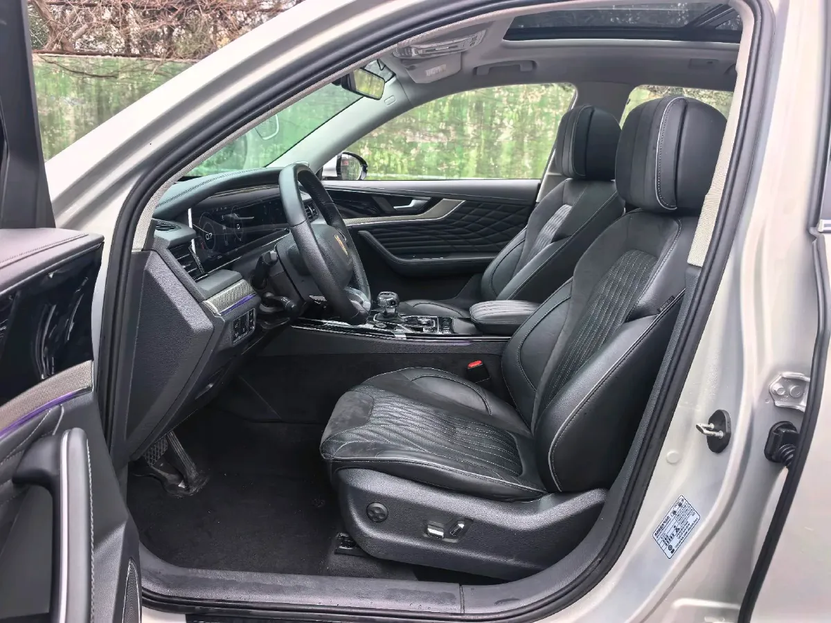 2022 HongQi HS5 2.0T 224HP L4 6AT,autocango,china used car exporter,china ev exporter,chinese used car exporter,chinese used ev exporter