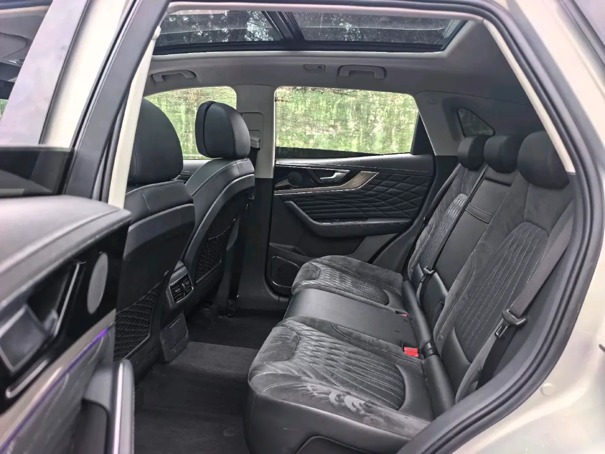 2022 HongQi HS5 2.0T 224HP L4 6AT,autocango,china used car exporter,china ev exporter,chinese used car exporter,chinese used ev exporter