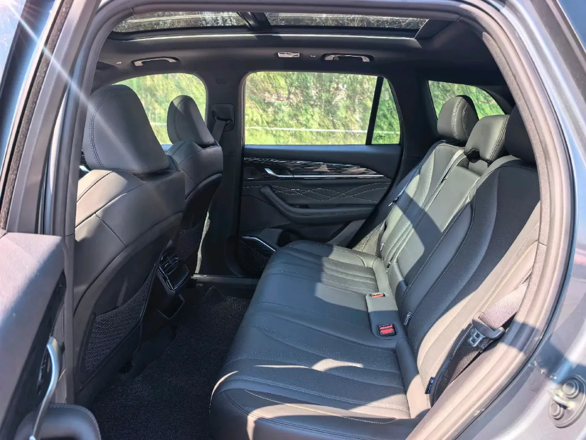 2024 Geely Monjaro 2.0T 218HP L4 7DCT,autocango,china used car exporter,china ev exporter,chinese used car exporter,chinese used ev exporter