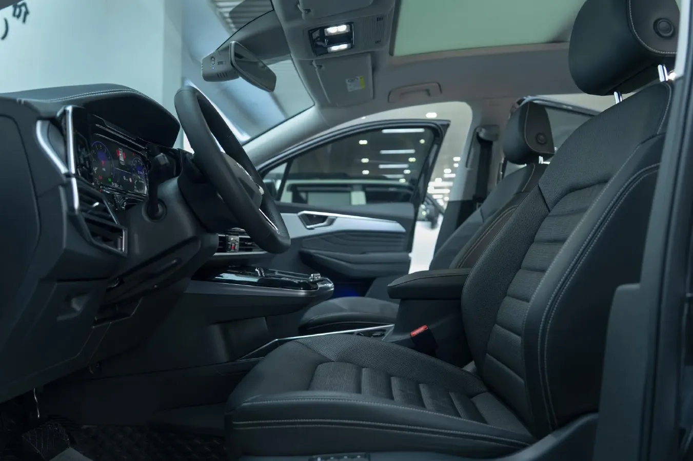 2021 Volkswagen Talagon 2.0T 220HP L4 7DCT,autocango,china used car exporter,china ev exporter,chinese used car exporter,chinese used ev exporter