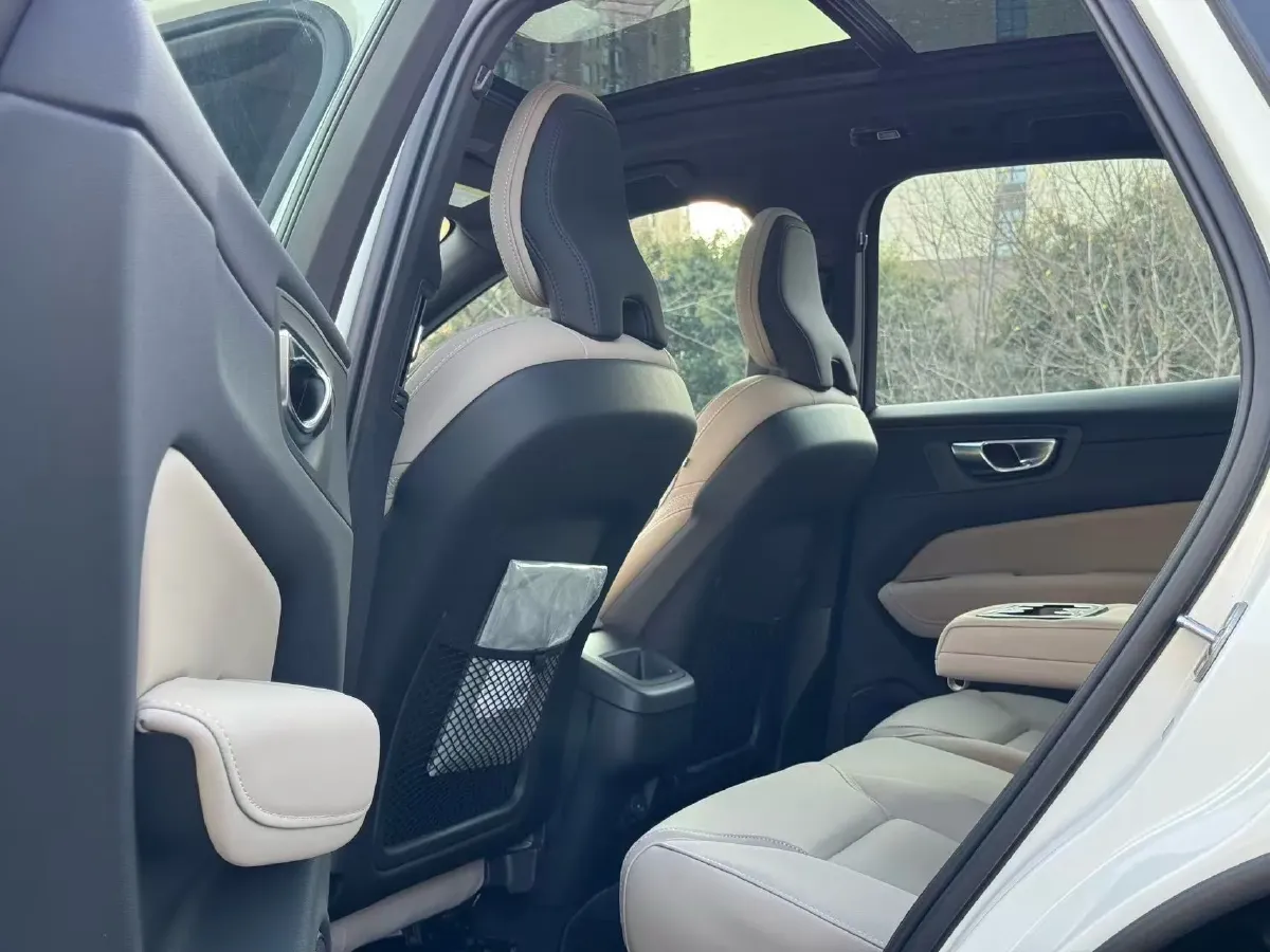 2026 Volvo XC60 2.0T 250HP L4 8AT,autocango,china used car exporter,china ev exporter,chinese used car exporter,chinese used ev exporter