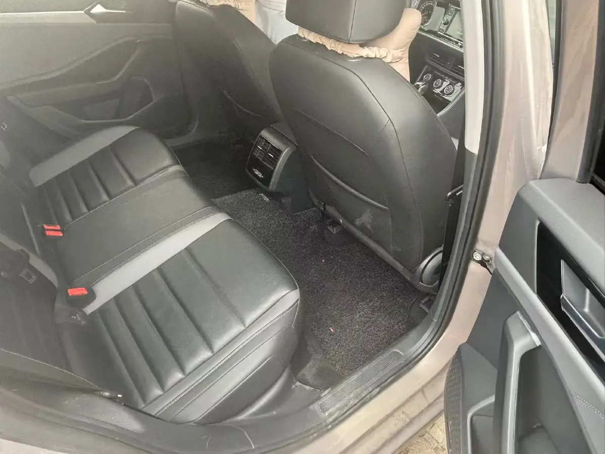 2019 Jeep Renegade 1.3T 173HP L4 7DCT,autocango,china used car exporter,china ev exporter,chinese used car exporter,chinese used ev exporter