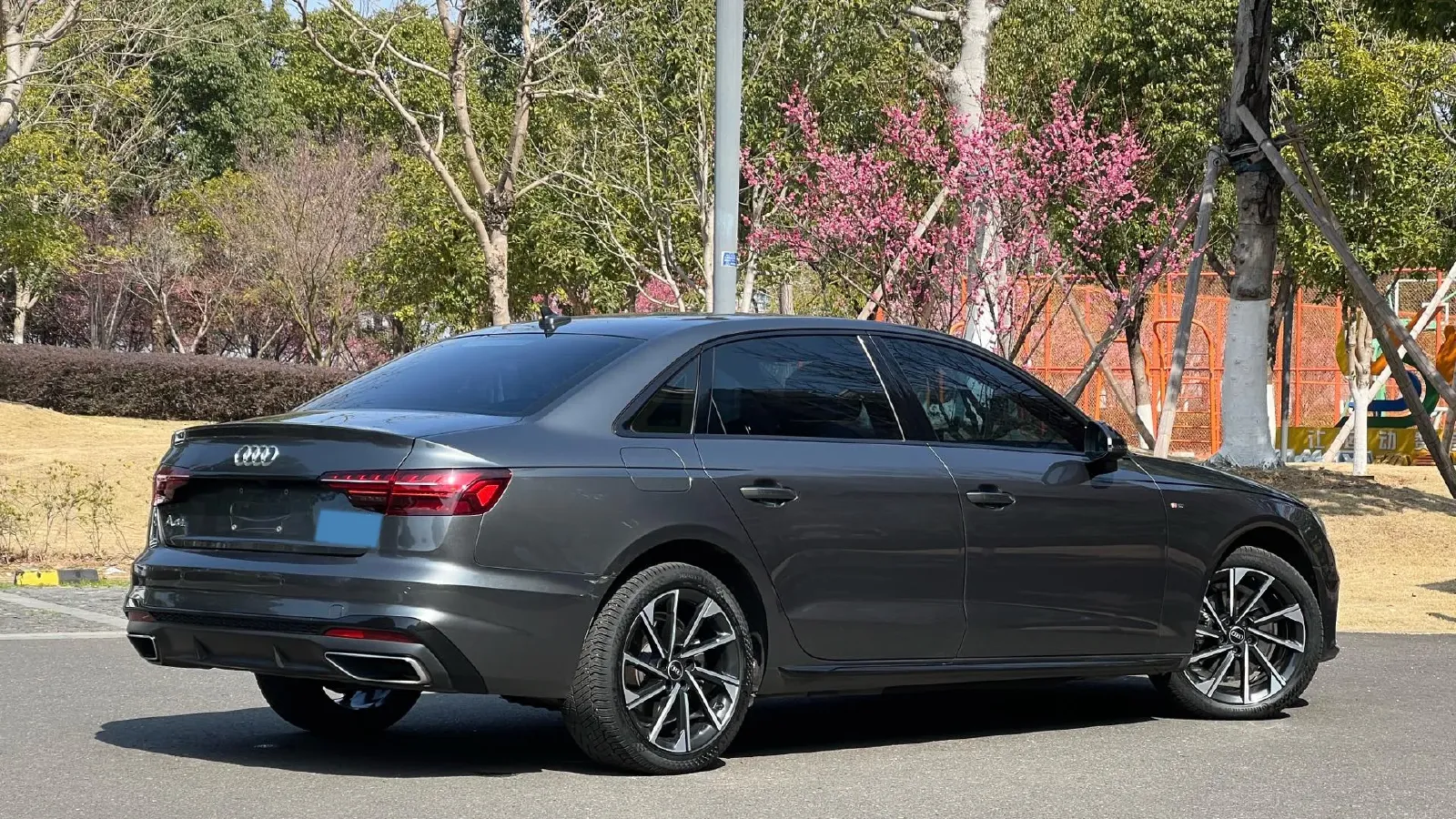 2023 Audi A4L 2.0T 190HP L4 7DCT,autocango,china used car exporter,china ev exporter,chinese used car exporter,chinese used ev exporter