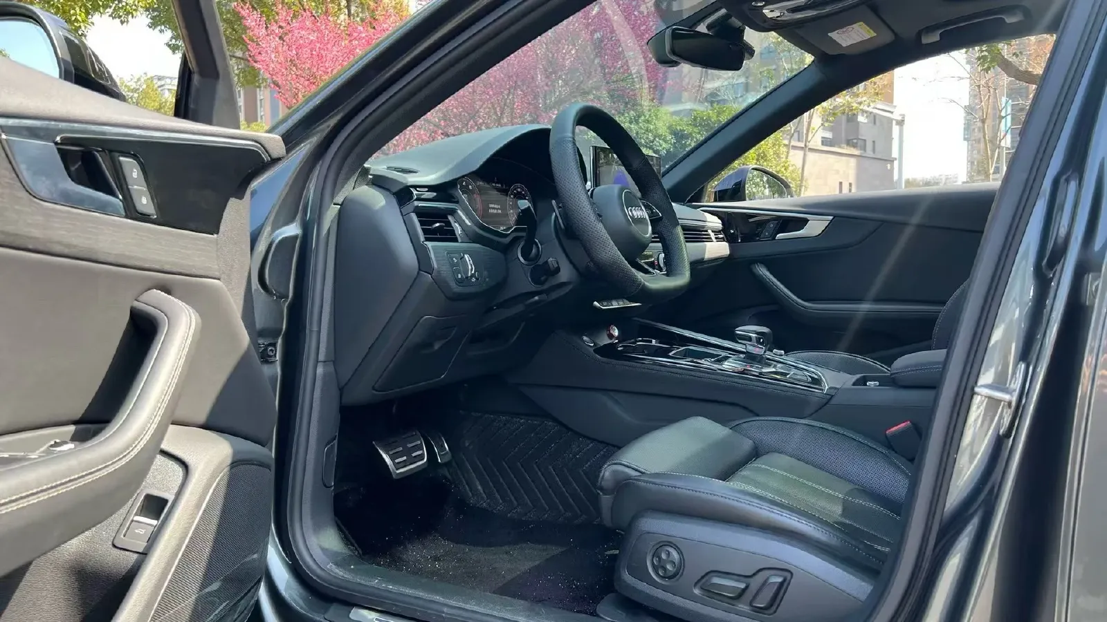 2023 Audi A4L 2.0T 190HP L4 7DCT,autocango,china used car exporter,china ev exporter,chinese used car exporter,chinese used ev exporter