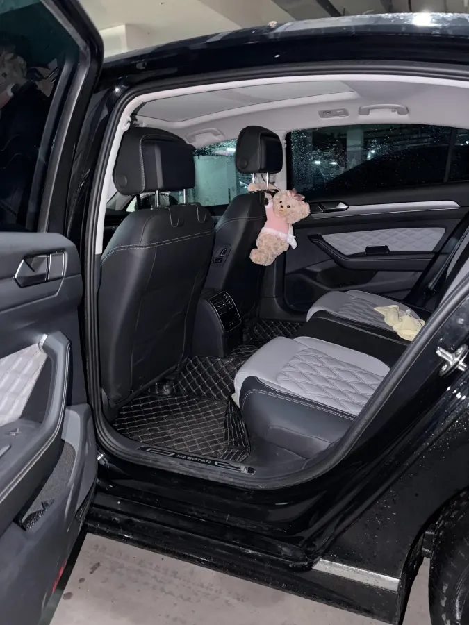 2023 Volkswagen Magotan 2.0T 186HP L4 7DCT,autocango,china used car exporter,china ev exporter,chinese used car exporter,chinese used ev exporter