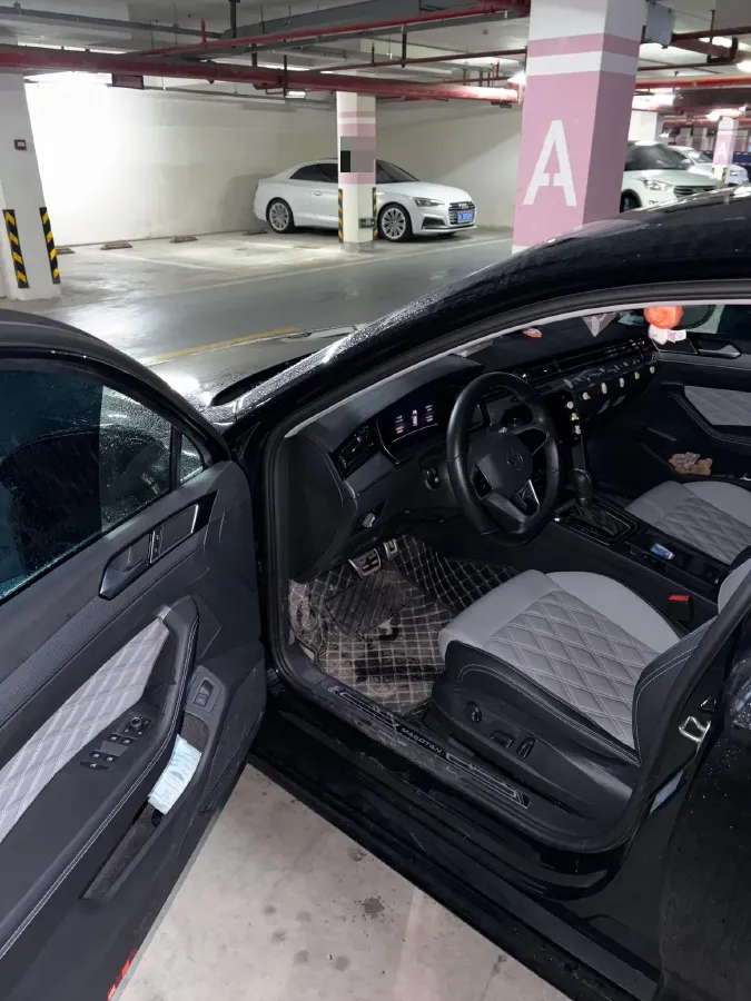 2023 Volkswagen Magotan 2.0T 186HP L4 7DCT,autocango,china used car exporter,china ev exporter,chinese used car exporter,chinese used ev exporter