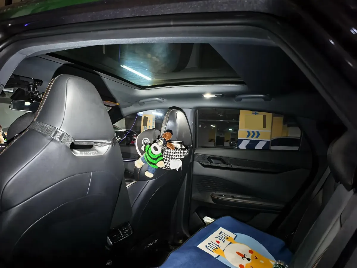 2024 ChangAn UNI-V 1.5T 188HP L4 7DCT,autocango,china used car exporter,china ev exporter,chinese used car exporter,chinese used ev exporter