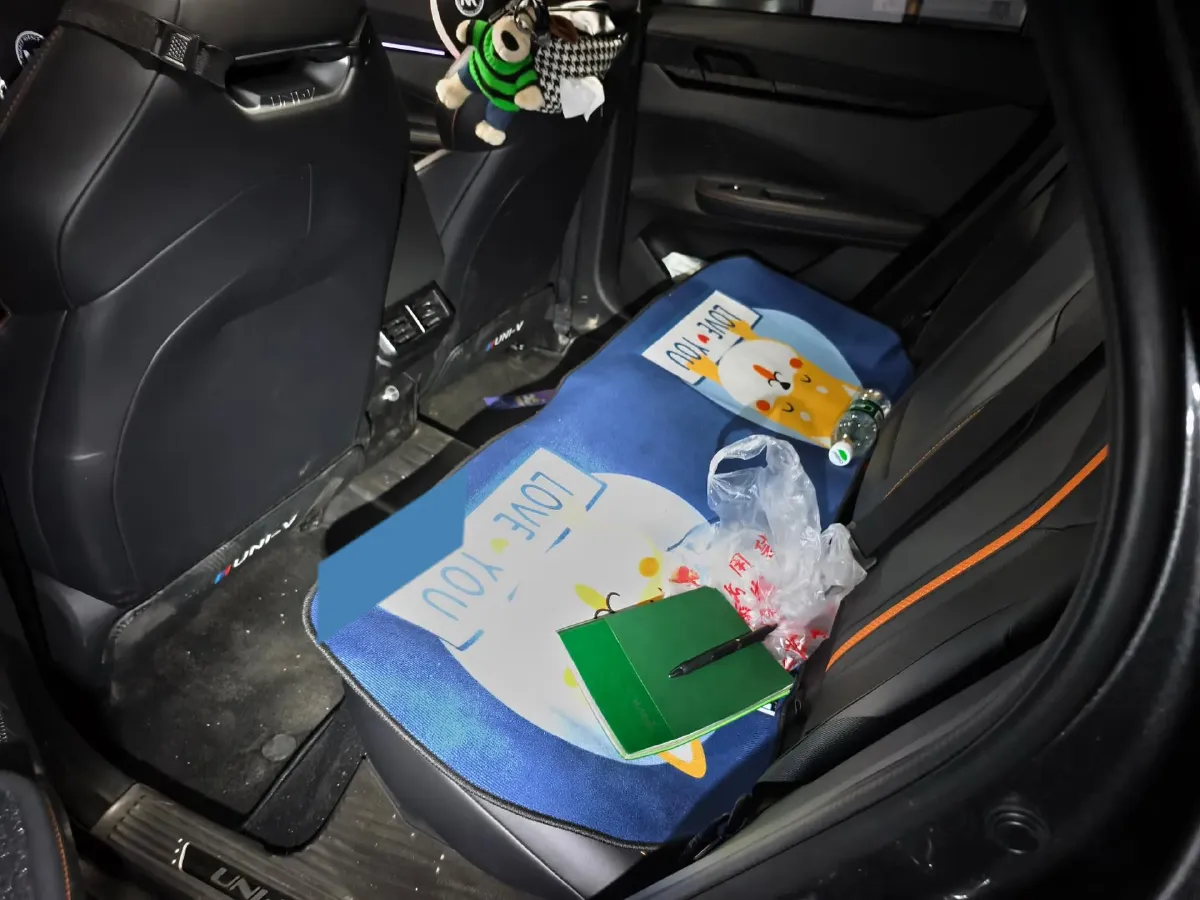 2024 ChangAn UNI-V 1.5T 188HP L4 7DCT,autocango,china used car exporter,china ev exporter,chinese used car exporter,chinese used ev exporter