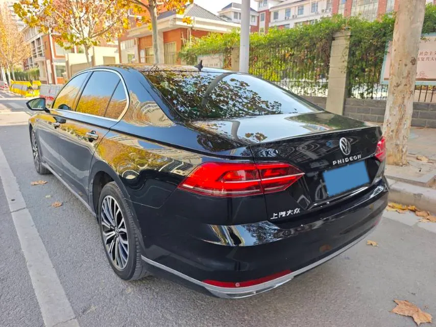 2021 Volkswagen Phideon 2.0T 224HP L4 7DCT,autocango,china used car exporter,china ev exporter,chinese used car exporter,chinese used ev exporter