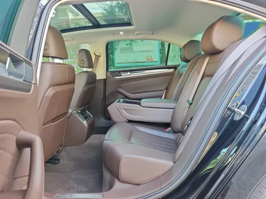 2021 Volkswagen Phideon 2.0T 224HP L4 7DCT,autocango,china used car exporter,china ev exporter,chinese used car exporter,chinese used ev exporter