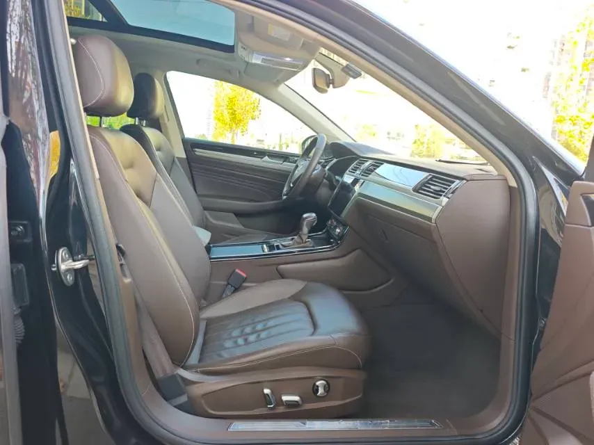 2021 Volkswagen Phideon 2.0T 224HP L4 7DCT,autocango,china used car exporter,china ev exporter,chinese used car exporter,chinese used ev exporter