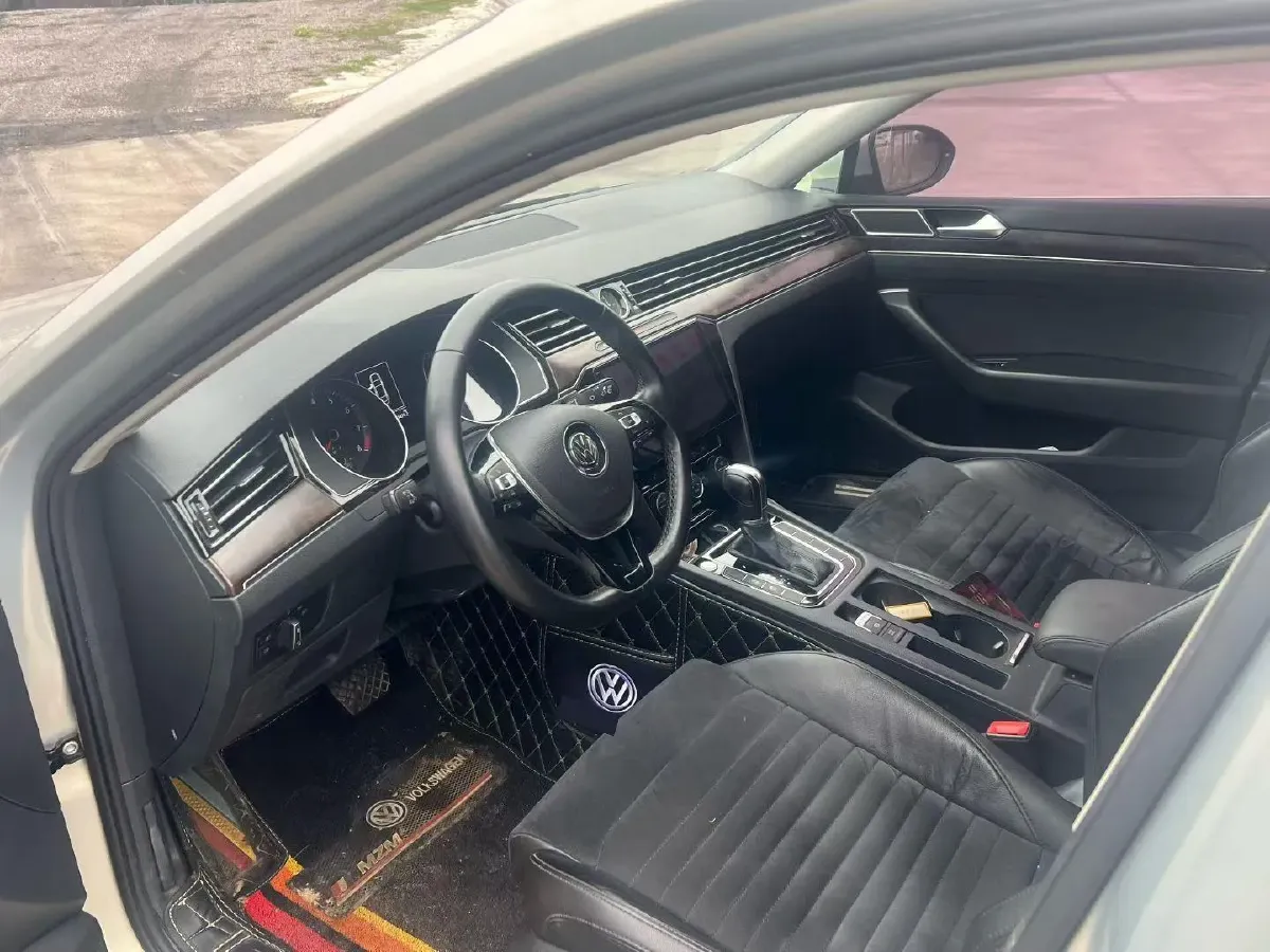 2018 Volkswagen Magotan 1.8T 180HP L4 7DCT,autocango,china used car exporter,china ev exporter,chinese used car exporter,chinese used ev exporter